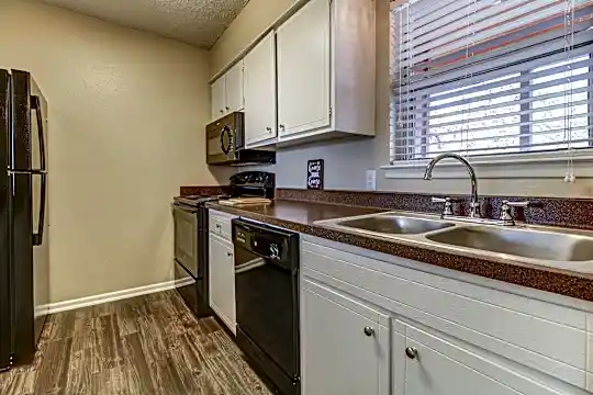 Oak Terrace Photo 1
