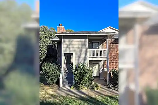 8015 Greenside Ct Photo 2