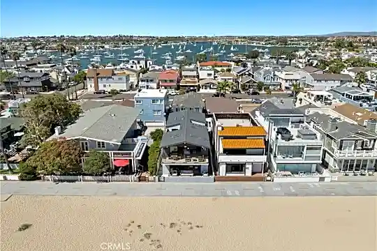 618 W Oceanfront Photo 1