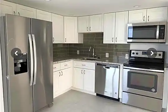 20335 W Country Club Dr #401 Photo 2