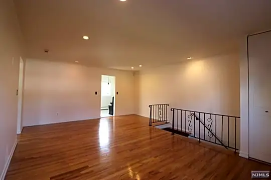 22 Regency Park Photo 2