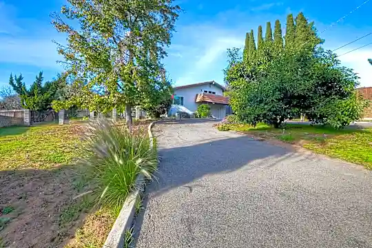 2242 Sunset Dr Photo 2