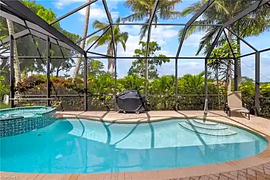 6903 Mauna Loa Ln Photo 2