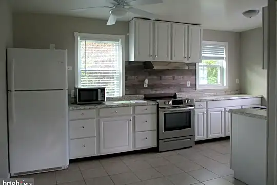 25453 Evas Way Photo 2