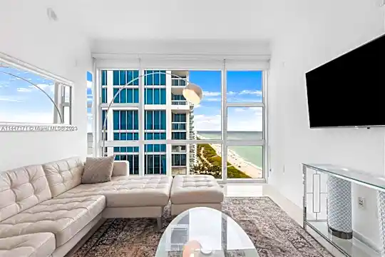 6801 Collins Ave #PH11 Photo 2