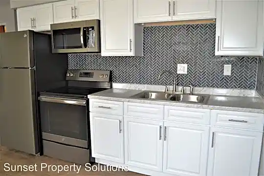 2148 St James Ave Photo 2