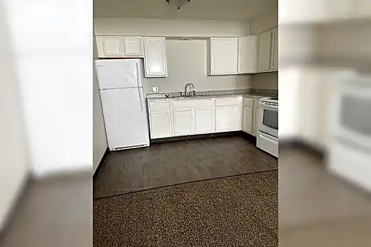 2110 Bradley Ct Photo 2