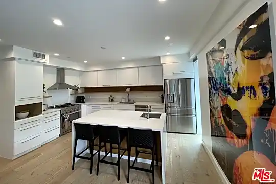 820 S Sherbourne Dr #101 Photo 2