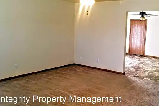 16880 Huntington Ln Photo 2