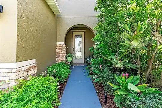 17620 Glenapp Dr Photo 2