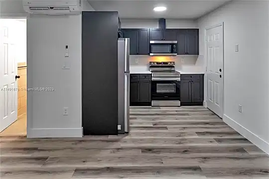 4037 SW 65th Ave #6 Photo 1