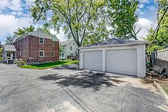 225 Corona Ave Photo 2
