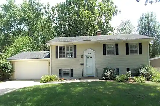 520 Spruce Dr Photo 1