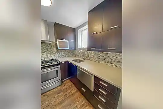 212 Bennett Ave Photo 2
