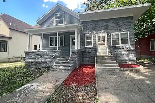 1513 4th Ave N Photo 1