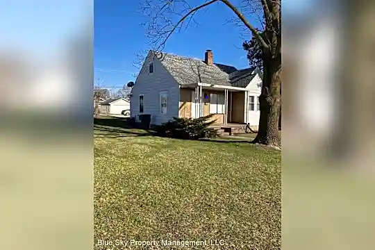 1908 W Memorial Dr Photo 2
