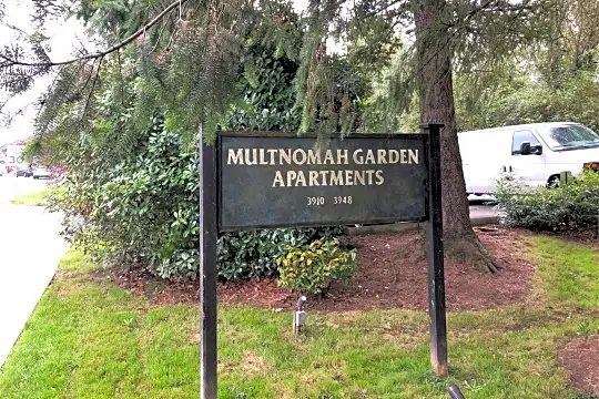 Multnomah Garden Apartments Photo 2