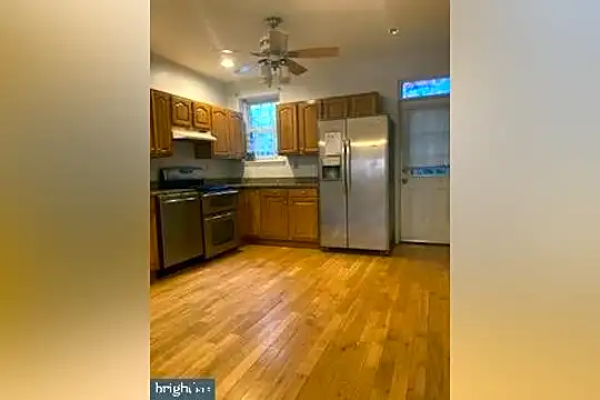 848 Mangold St Photo 2
