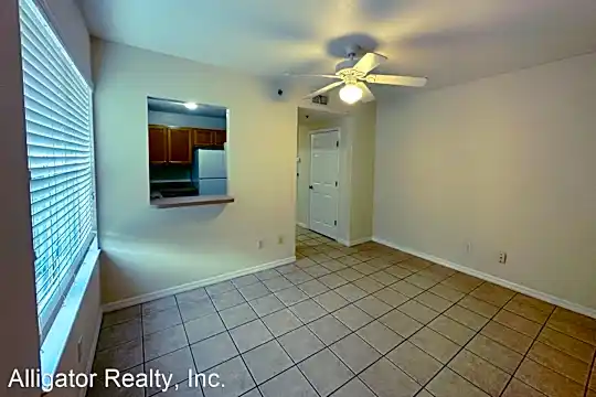 1123 SW 5th Ave Photo 2