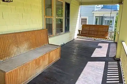 115 Roosevelt Ave Photo 2