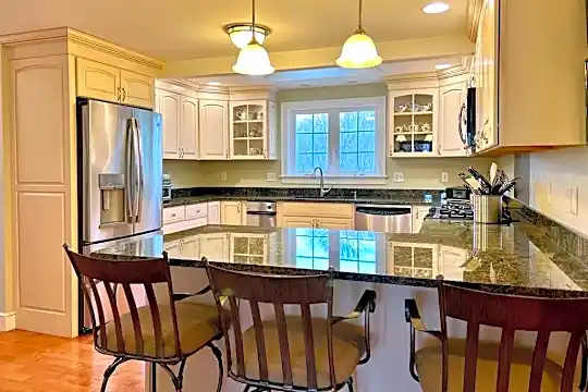121 Virginia Rd #N/A Photo 2