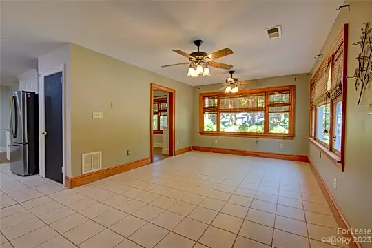 5009 Lochlain Dr Photo 2