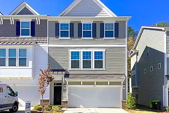 224 Spaniel Drive Photo 1
