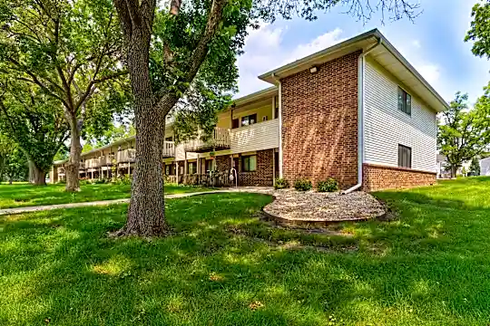 Bennett Grand Woods Photo 2
