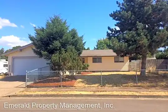 717 52nd Pl Photo 2