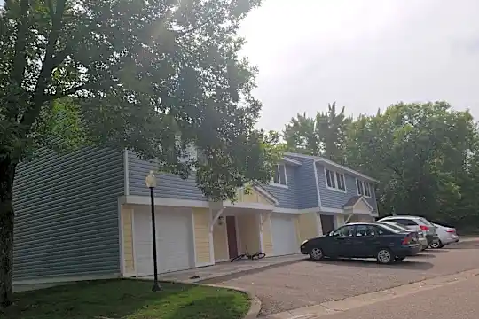 Granada Lake Townhomes Photo 1