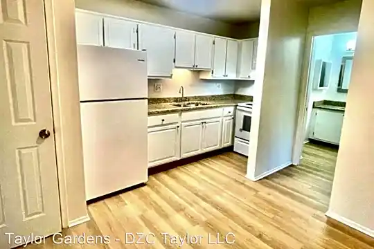 9620 Elm St Photo 2