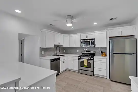 505 West St Photo 2