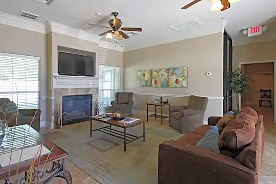 Orange Navy Apartments Photo 2