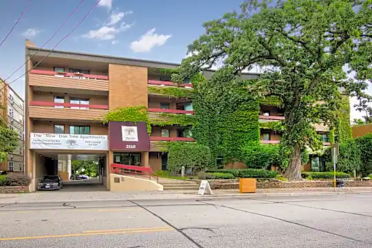 Oak Tree Apartments Photo 1