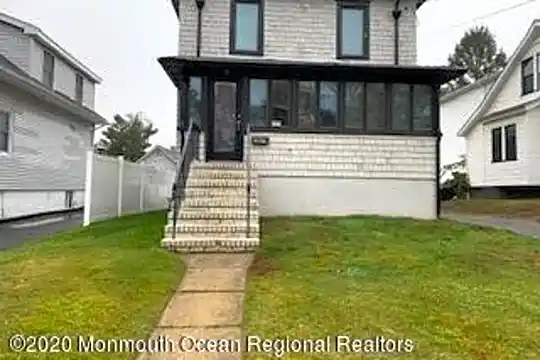 217 Albert Pl Photo 2