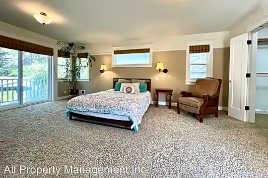 160 Amapola Ave Photo 1
