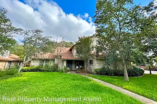 9202 Lasater St Photo 2