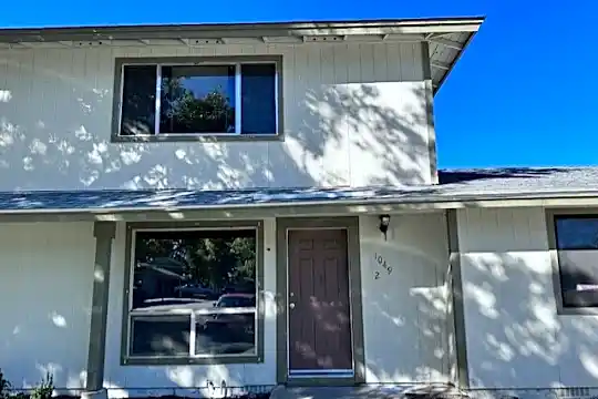 1049 Briarwood Dr Photo 1