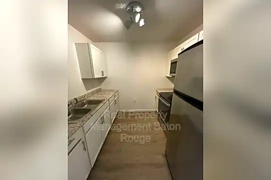 5561 Dianna Dr., Unit B Photo 2