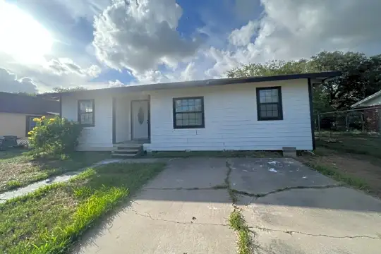 Houses For Rent in Beeville, TX - 4 Rentals | Rent.com®