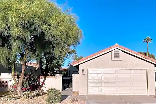 1381 N Tamarisk Dr Photo 1