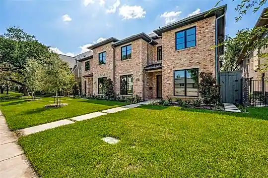 6408 Del Norte Ln Photo 2