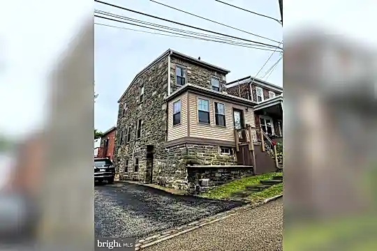 150 Fairview Ave Photo 1