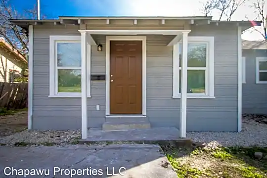 934 Poinsettia St Photo 1
