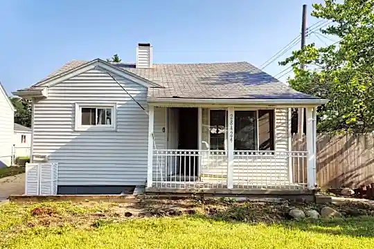 28424 Dawson Ave Photo 1