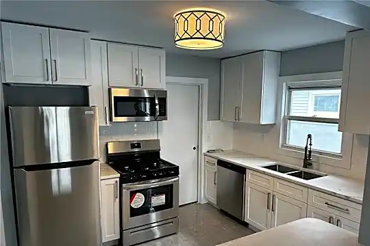 401 Lincoln Blvd #MAIN Photo 2