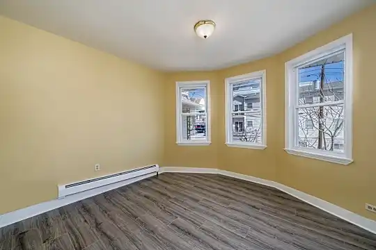 19A Claremont Ave #SINGLE Photo 2