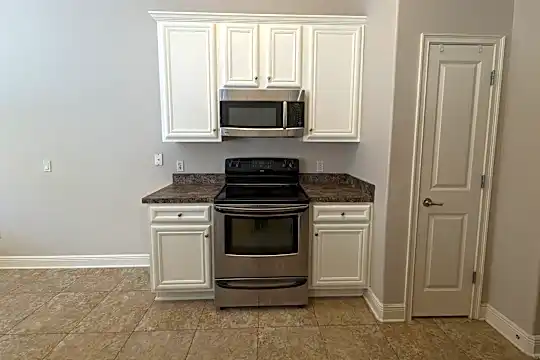 2768 Lakes Edge Ln Photo 2