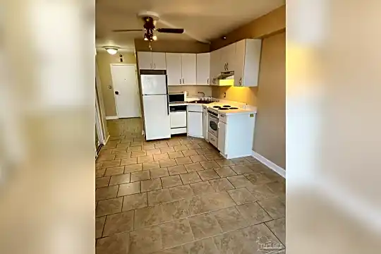 224 E Garden St #427 Photo 2