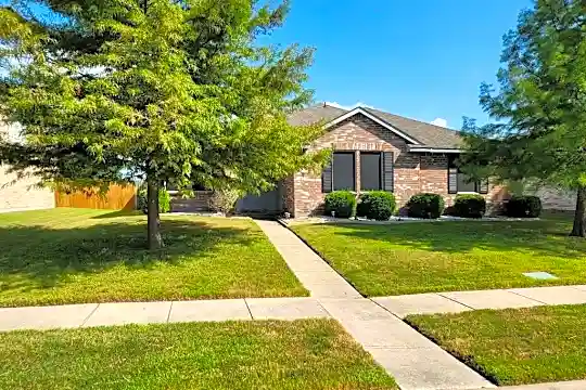 1618 Pheasant Creek Dr Photo 1